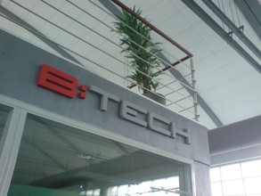 B:TECH | Plastické logo