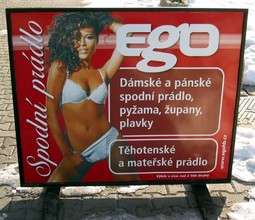 Ego fashion | Kovový reklamní stojan