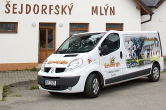 Šejdorfský mlýn | Reklamní polep 9ti místného vozu Renault Master