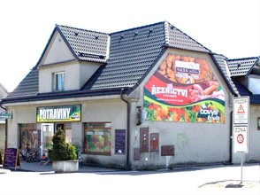 BOVYS - FRUIT - Reklamní banner na fasádu, polep výloh a vývěsní štít - Ždírec nad Doubravou